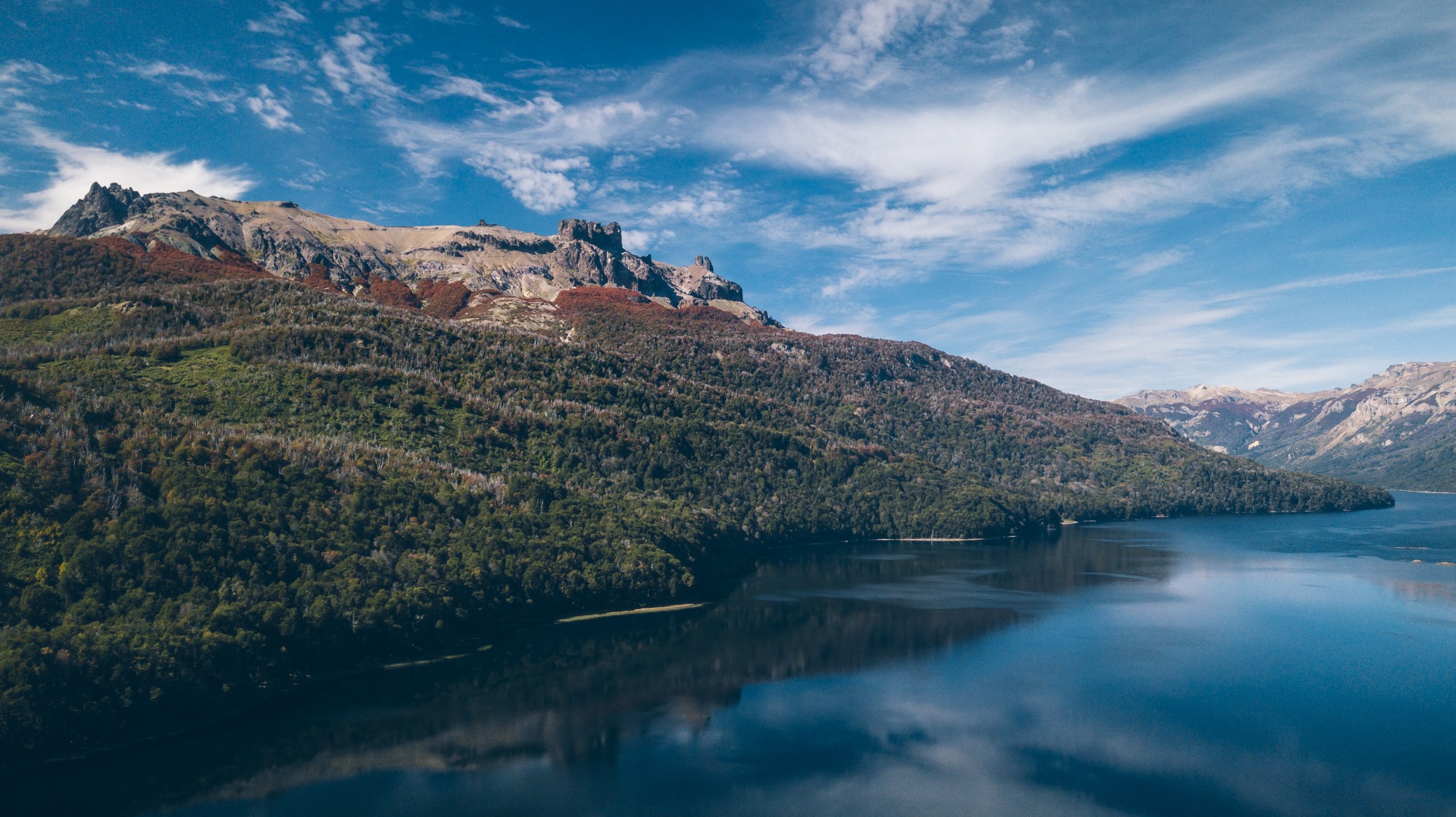 Point de vue drône du Lago Falkner