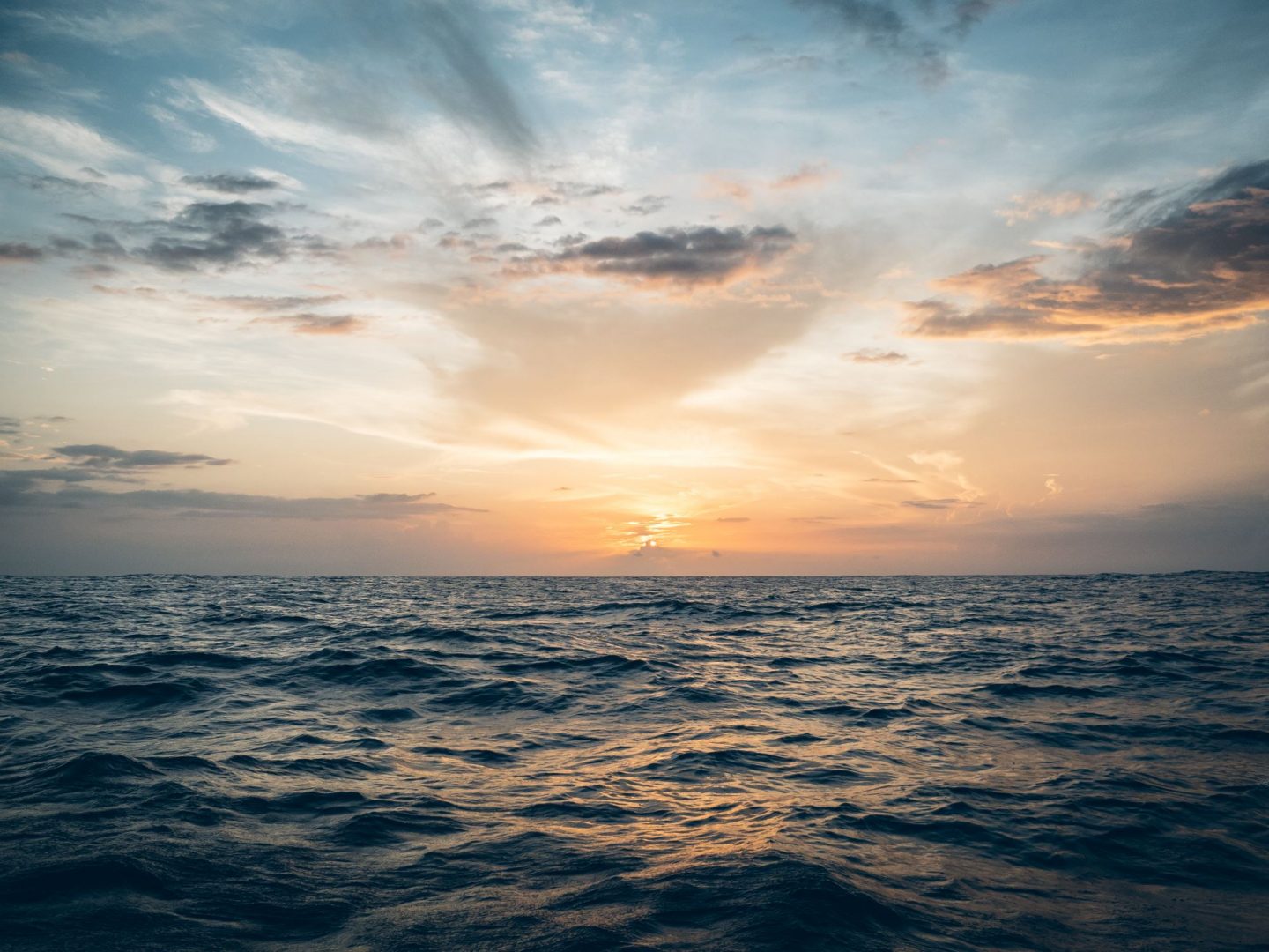 Couché de soleil au milieu de l'Océan